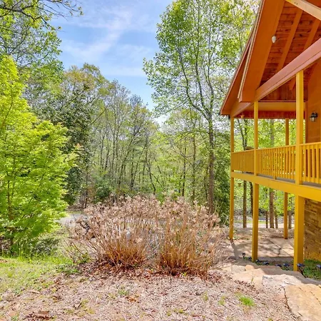 Lavish Hiawassee Cabin - Great For Families!